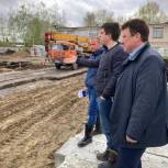 Новая школа: Александр Воронков посетил строительную площадку школы в п. Мичуринский