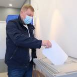 Роман Ефремов проголосовал на предварительном голосовании «Единой России» в Иркутске