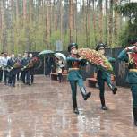 Игорь Брынцалов возложил цветы к могиле павших воинов в Балашихе