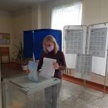 Секретари «первичек» голосуют на счетных участках в Зернограде