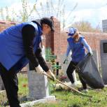 Волонтеры и активисты «Единой России» приводят в порядок воинские захоронения и мемориалы в регионах