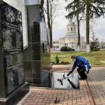 В Гордеевке волонтеры благоустраивают памятники солдатам Великой Отечественной войны