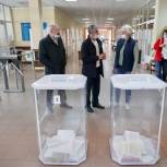Владимир Шапкин ознакомился с работой счётной комиссии на предварительном голосовании «Единой России» в Балашихе