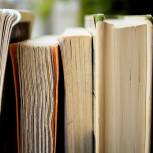 Сторонники «Единой России» передали больницам Кузбасса около тысячи книг