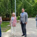 Партийцы осмотрели центральный городской парк около ДК Калинина в Королеве