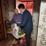 Кандидат предварительного голосования «Единой России» Александр Бондаренко поздравил ветеранов Ленинского района с Днём Победы
