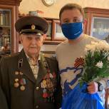 Ветераны Калининского округа принимают подарки и поздравления с Днем Победы