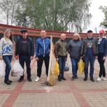 На Воздвиженском кладбище Тамбова прошел субботник по уборке воинских захоронений