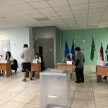 Волонтеры Томпонского района приняли участие в предварительном голосовании