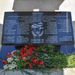 В севастопольском поселке открыли обновленный памятник авиаторам