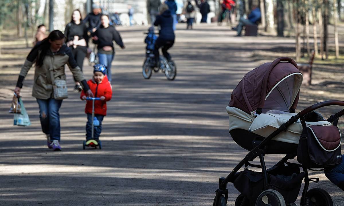 Выплата пособий беременным женщинам и оплата больничных родителям  дошкольников в размере 100% от заработка