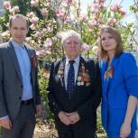 Депутаты от «Единой России» поздравили с Днем Победы ветерана Великой Отечественной войны