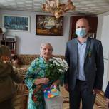Ветераны и труженики тыла получили подарки и цветы от депутата