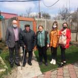 Трубчевские волонтеры и депутаты поздравили участников Великой Отечественной войны с Пасхальными праздниками