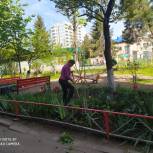 Депутат Гордумы Краснодара провел совместную уборку территории на своем избирательном округе