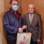 Активисты партии из Центрального округа Москвы передали ветеранам 144 продуктовых набора