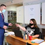 Кандидат Роман Володин проверил работу участковых счетных комиссий в Красногорске