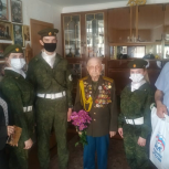 Активисты Нижнего Тагила поздравили ветеранов с Днем Победы