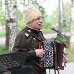 Активисты и депутаты партии организовали для жителей Кстова праздничный концерт в рамках акции «День соседей»