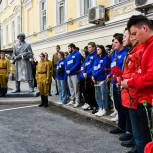 «Молодая Гвардия Единой России» и «Волонтёрская Рота» открыли «Караул памяти» у Посольства Латвии в Москве