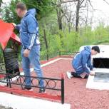 Активисты «Единой России» приводят в порядок мемориалы и воинские захоронения