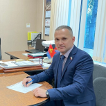 Депутат Николай Ярощук поддержал трудовой отряд поселка Сокол