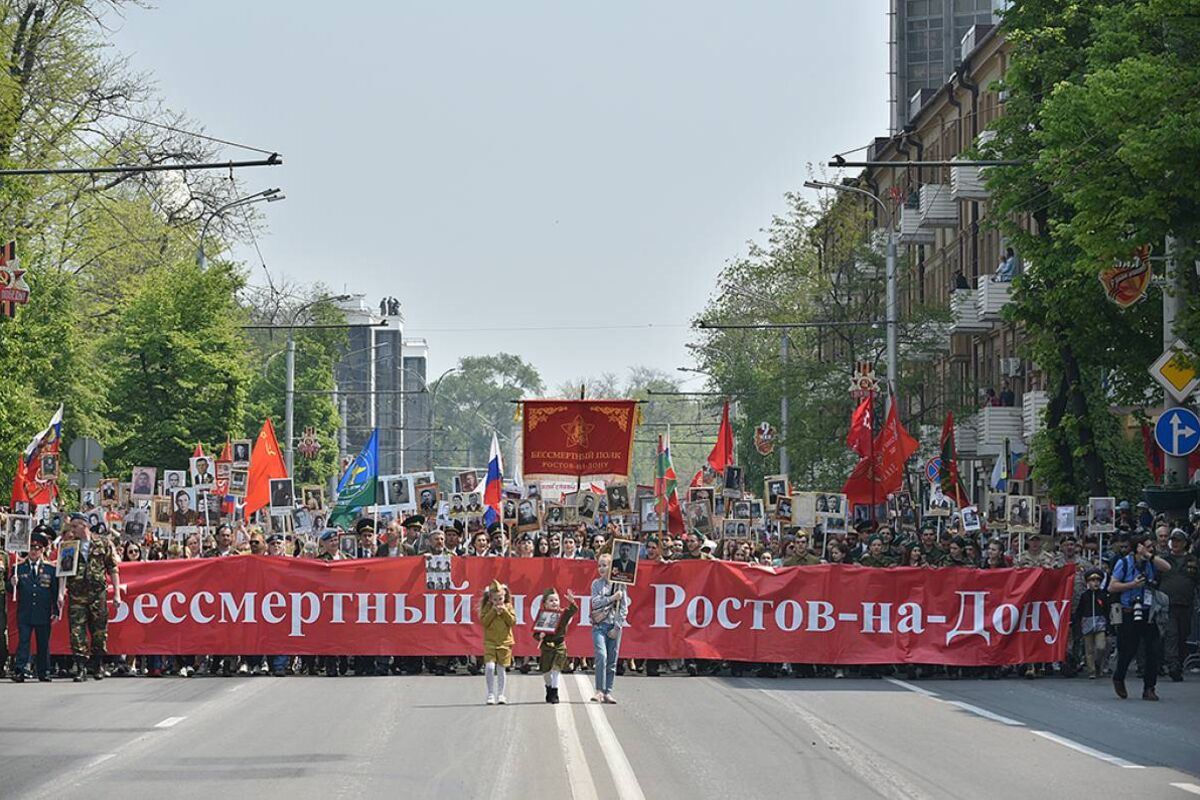 По улицам города прошел бессмертный полк