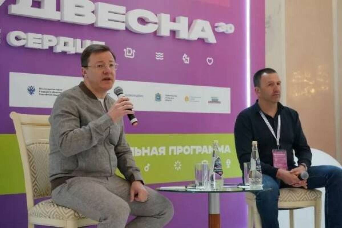 Дмитрий Азаров встретился с представителями делегаций ЛНР и ДНР на  «Российской Студенческой весне»