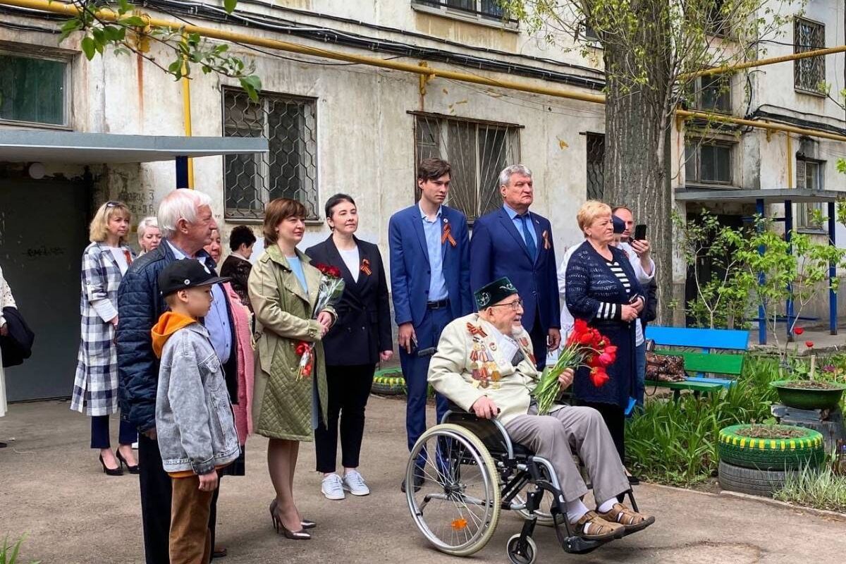 Парад у дома ветерана» прошел в Куйбышевском районе Самары