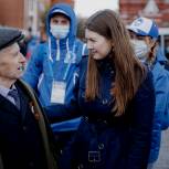 Ольга Занко поздравила ветерана с Днём рождения на Параде Победы на Красной площади