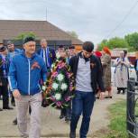 В Наурском районе возложили цветы к памятникам Великой Отечественной войны