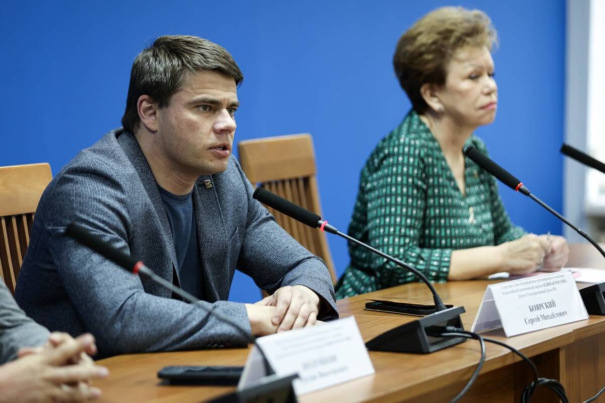 Важно быть полезными и удобными для людей: Сергей Боярский обозначил новые  акценты в работе общественных приемных «Единой России» в Петербурге