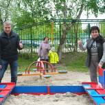 Депутаты городского Собрания помогают обустроить детские площадки