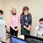В Набережных Челнах активисты «Единой России» посещают гериатрические кабинеты города