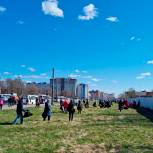 «Город встретит весну чистым»: единороссы провели субботники во всех районах Петербурга
