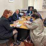 Депутаты провели прием граждан в Выборгском районе