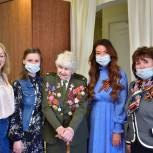 С Днем Победы поздравили тюменских ветеранов руководитель регионального исполкома «Единой России» Ольга Швецова и «Волонтеры Победы»