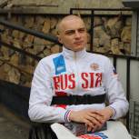 В Туле «Единая Россия» подарила телефон спортсмену-паралимпийцу