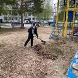 Единороссы организовали субботник в поселке Высокий