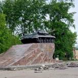 Как организован ремонт памятников в городе Курске?