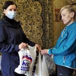 Харовчанке в трудной жизненной ситуации помогли продуктами волонтеры Фабрики добрых дел «Единой России»
