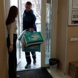 Коллектив Мурманского областного онкологического диспансера передал гуманитарную помощь для жителей ЛДНР