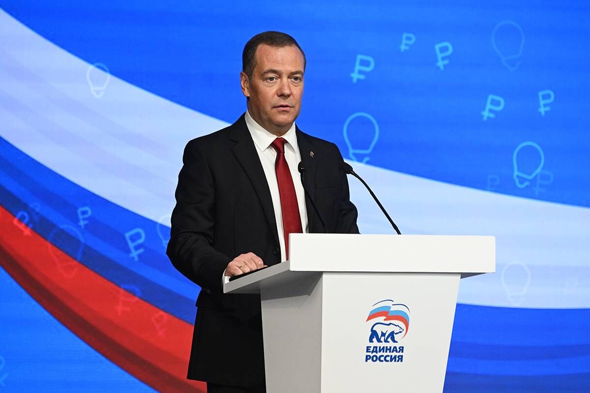 Дмитрий Медведев: «Единая Россия» должна максимально способствовать упрощению всех административных процедур