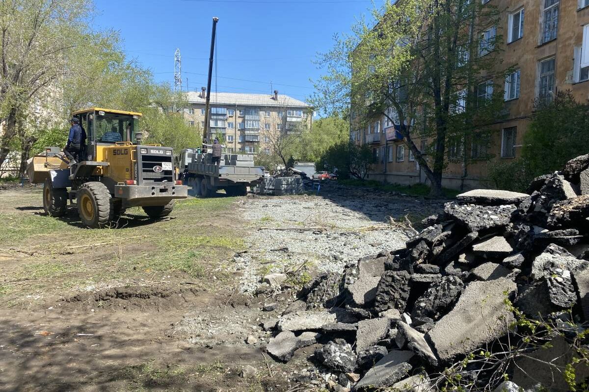 Тракторозаводский район: В рамках партийного проекта «Городская среда» ведутся  работы по благоустройству дворовой территории