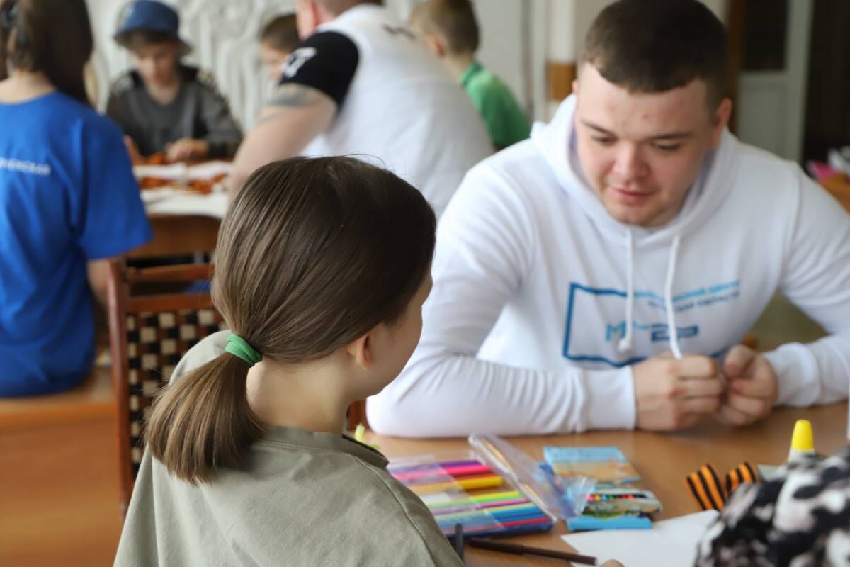 В Нижнем Новгороде дети-сироты сделали открытки для ветеранов ко Дню Победы