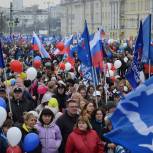 Десятки тысяч людей по всей стране вышли на первомайские шествия с «Единой Россией»
