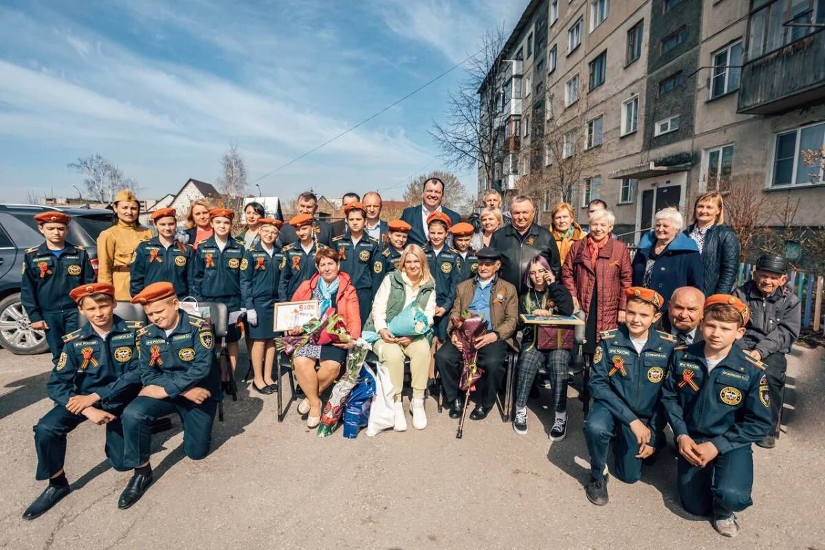 Замсекретаря реготделения партии Валерий Ильенко поздравил со 100-летием  ветерана ВОВ Виктора Ескина