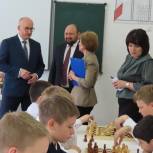 Сенатор Олег Цепкин побывал в школах Челябинской области и оценил готовность к обучению шахматам