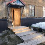 Общественная приемная помогла жительнице Умбы с восстановлением крыльца