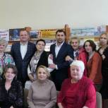 Единороссы Металлургического района поздравили библиотекарей с профессиональным праздником